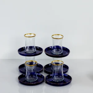 Chávenas de café turco de vidro transparente e elegante para servir café com estilo.