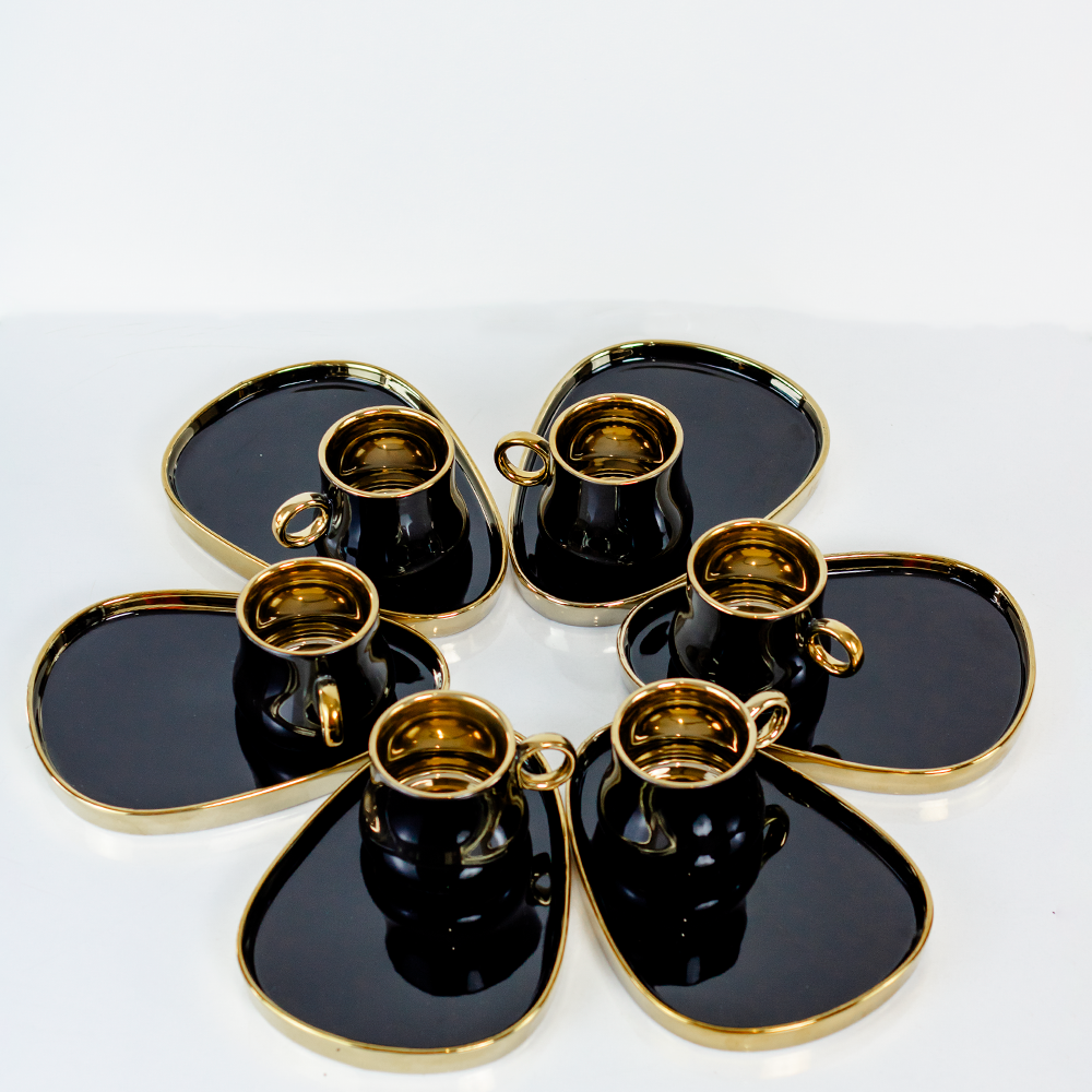 Chávenas de porcelana pretas e douradas elegantes para café