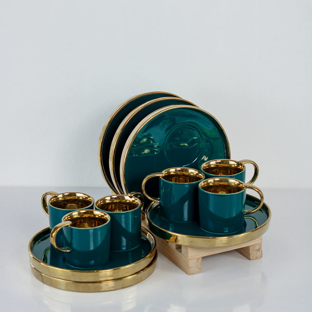 Chávenas de porcelana verde e douradas – conjunto elegante para café e chá Chávenas de porcelana verdes com detalhes dourados elegantes para café e chá