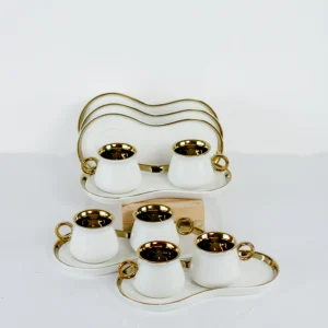 Chávenas de porcelana brancas com detalhes dourados elegantes para café e chá