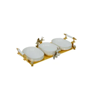 Bandeja branca de porcelana com bordas douradas para decoração de mesa