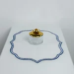 Base de pano com bordados azul artesanal para mesa e decoração