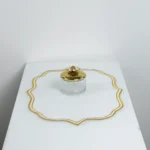 Base de pano com bordados dourados artesanal para mesa e decoração