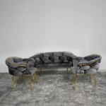 Conjunto de sofá cinza com estrutura dourada, moderno, elegante e confortável