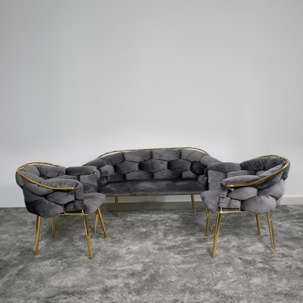 Conjunto de sofá cinza com estrutura dourada, moderno, elegante e confortável