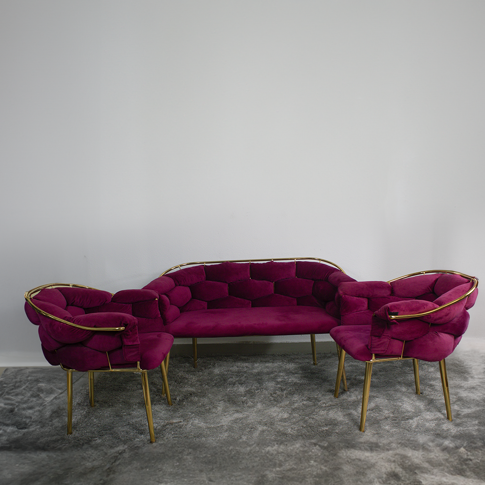 Conjunto de sofá vinho com estrutura dourada, moderno, elegante e confortável