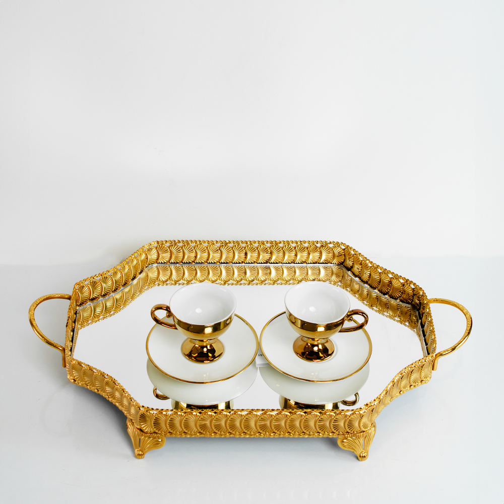 Bandeja decorativa em formato octagonal com acabamento dourado brilhante Manolia